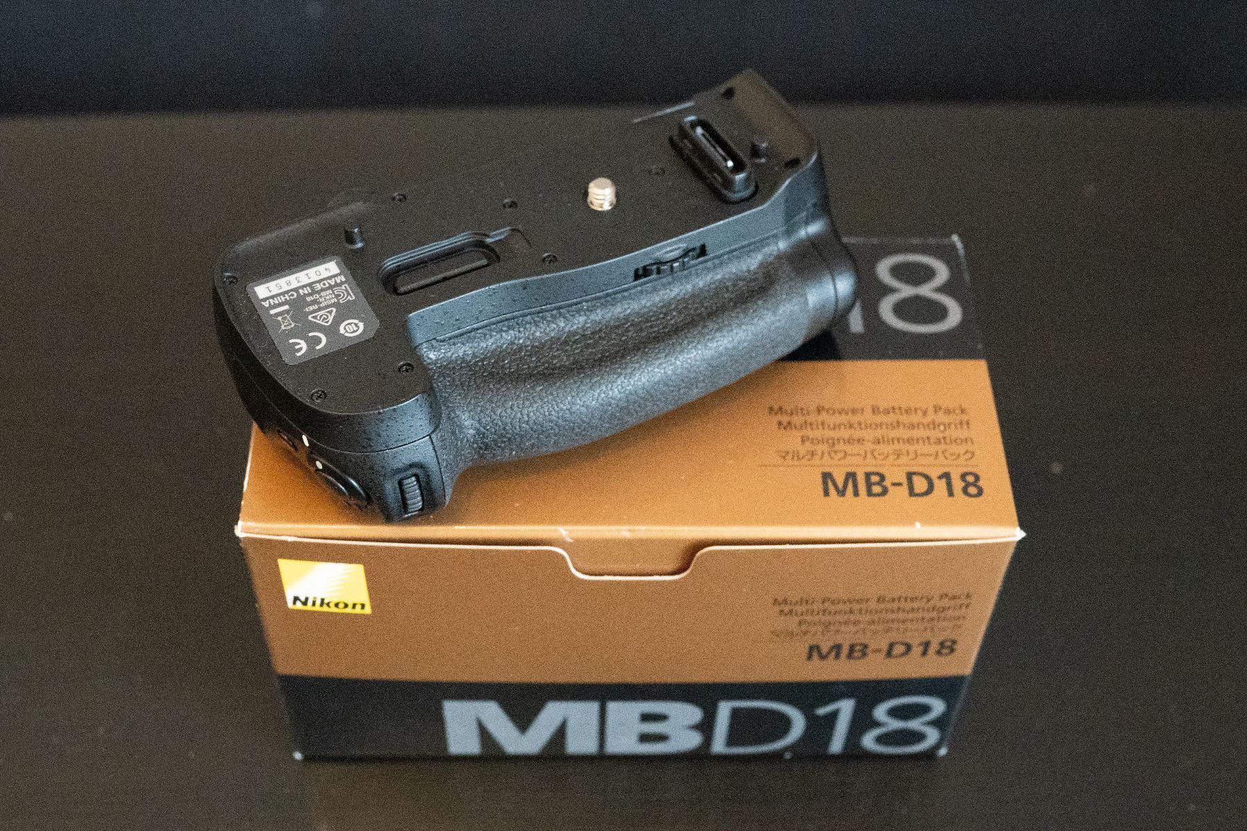 Nikon MB-D18 kaufen auf Ricardo