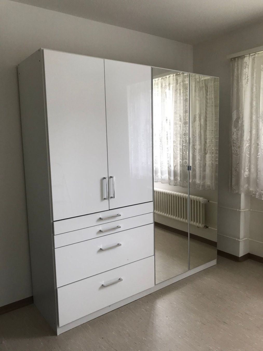 Schrank mit 4 Türen und 4 Schubladen kaufen auf Ricardo