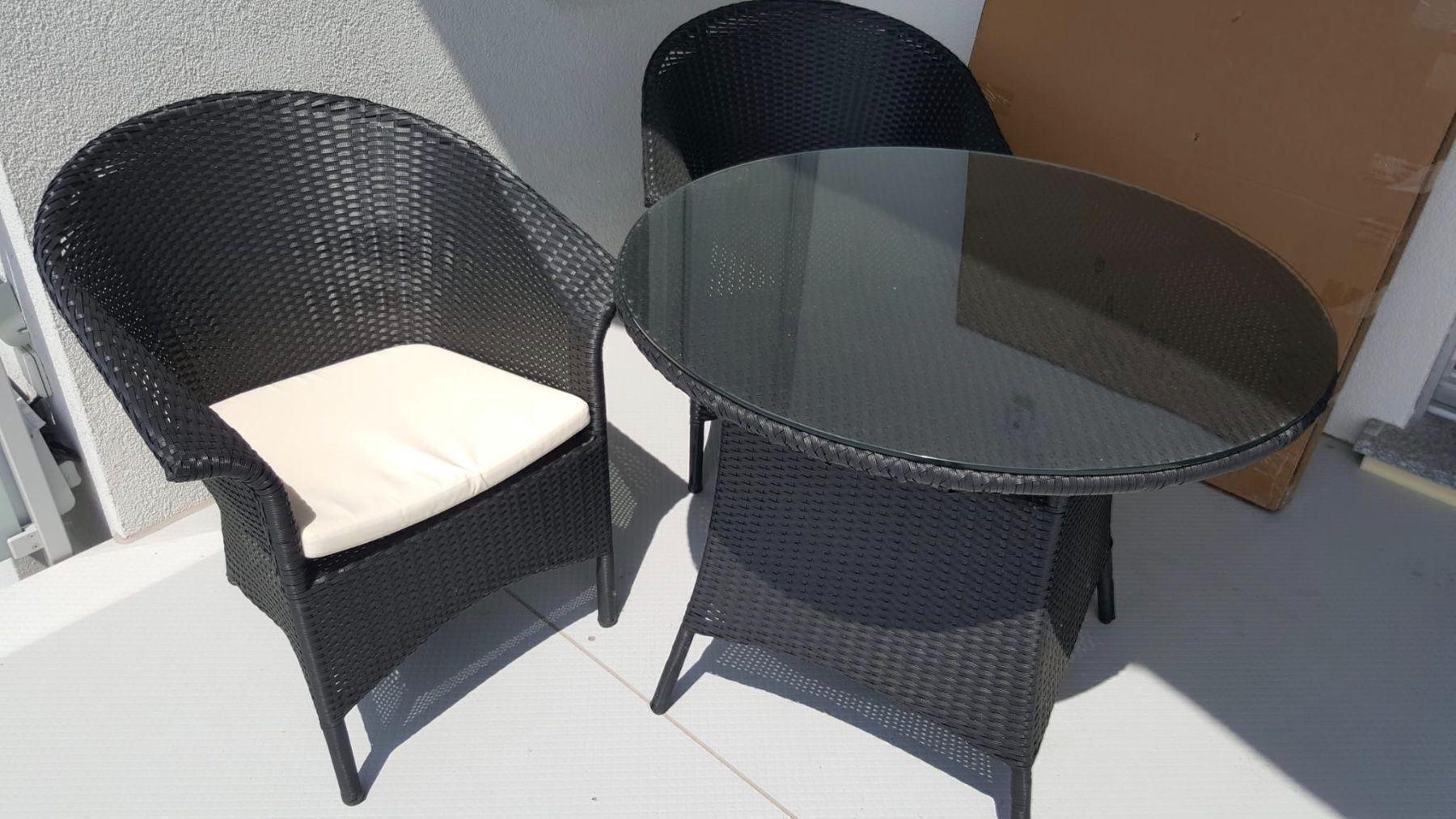 Rattan Tisch inkl. 2 Stühle kaufen auf Ricardo