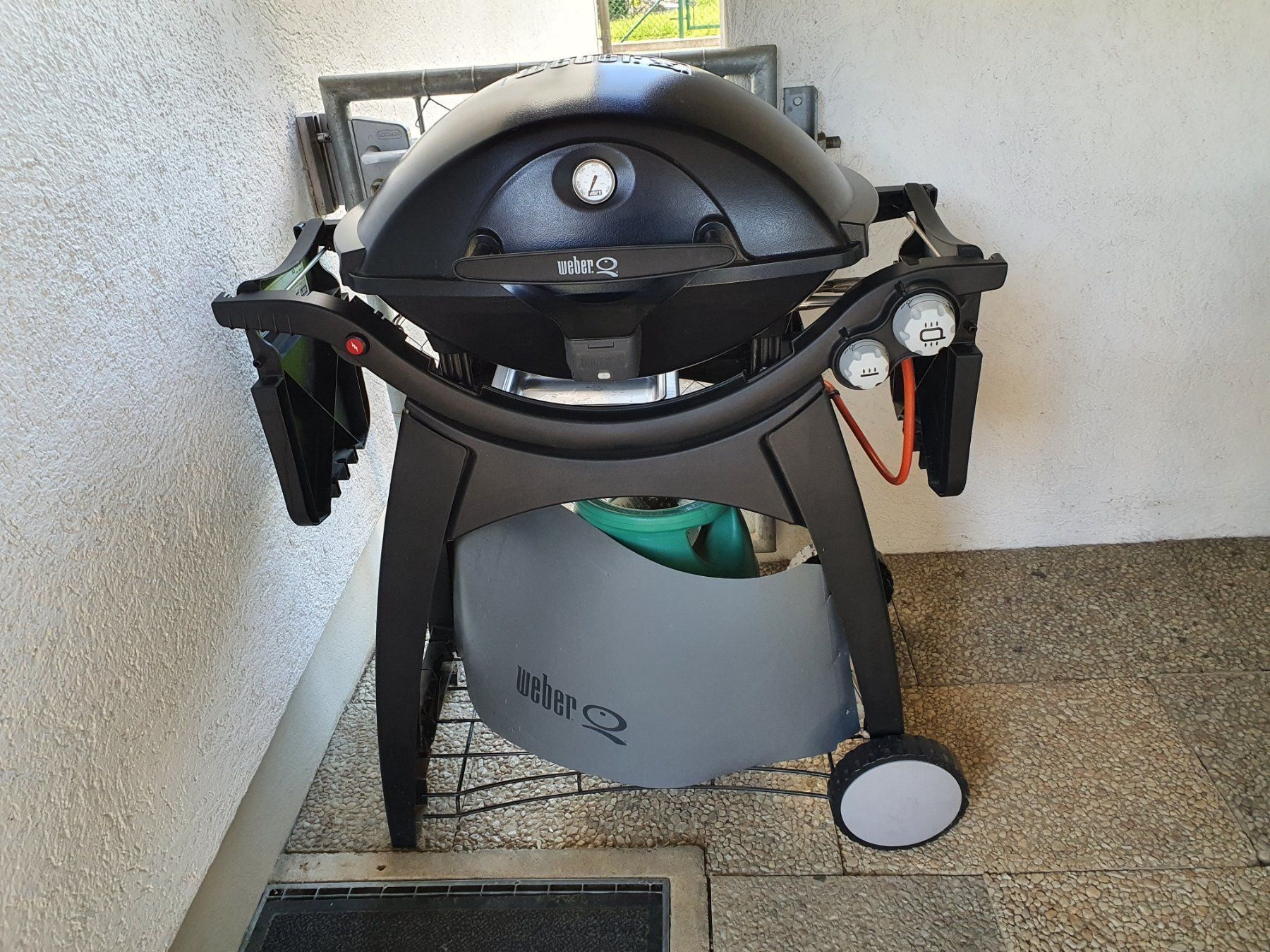 er Gasgrill Q 320 Black Line kaufen auf Ricardo