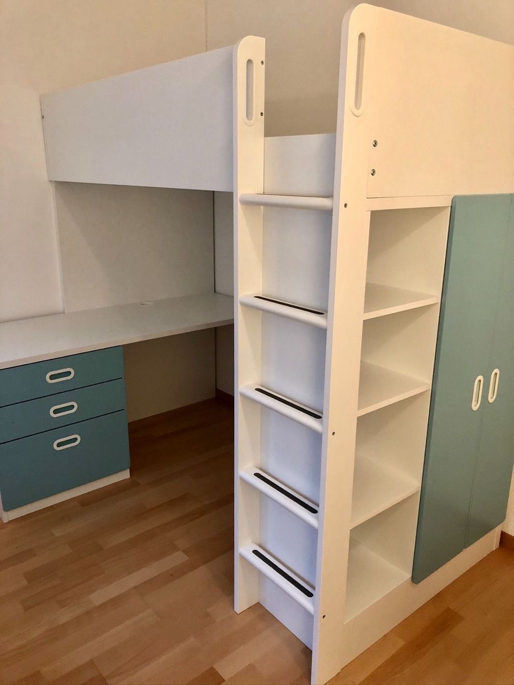 Hochbett, Schreibtisch, Schrank | Kaufen auf Ricardo