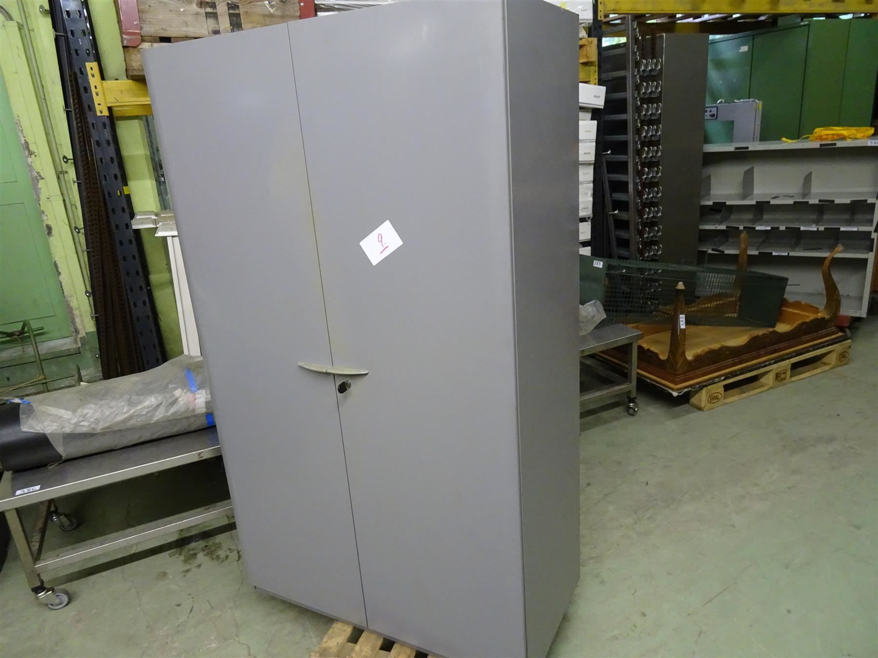 E391 schöner tiefer Metallschrank ab 1.- | Kaufen auf Ricardo