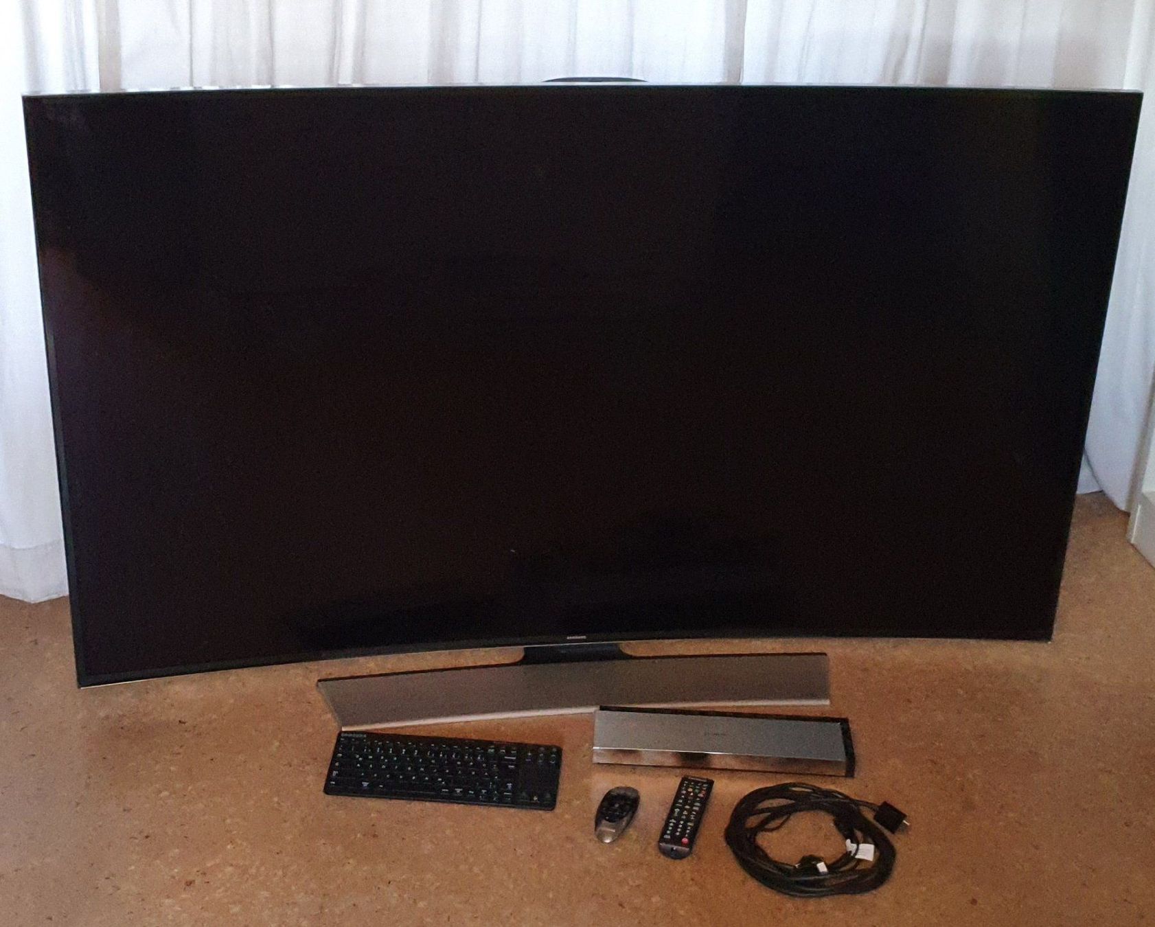 Samsung Curved 4K TV 65" mit Connect Box Acheter sur Ricardo