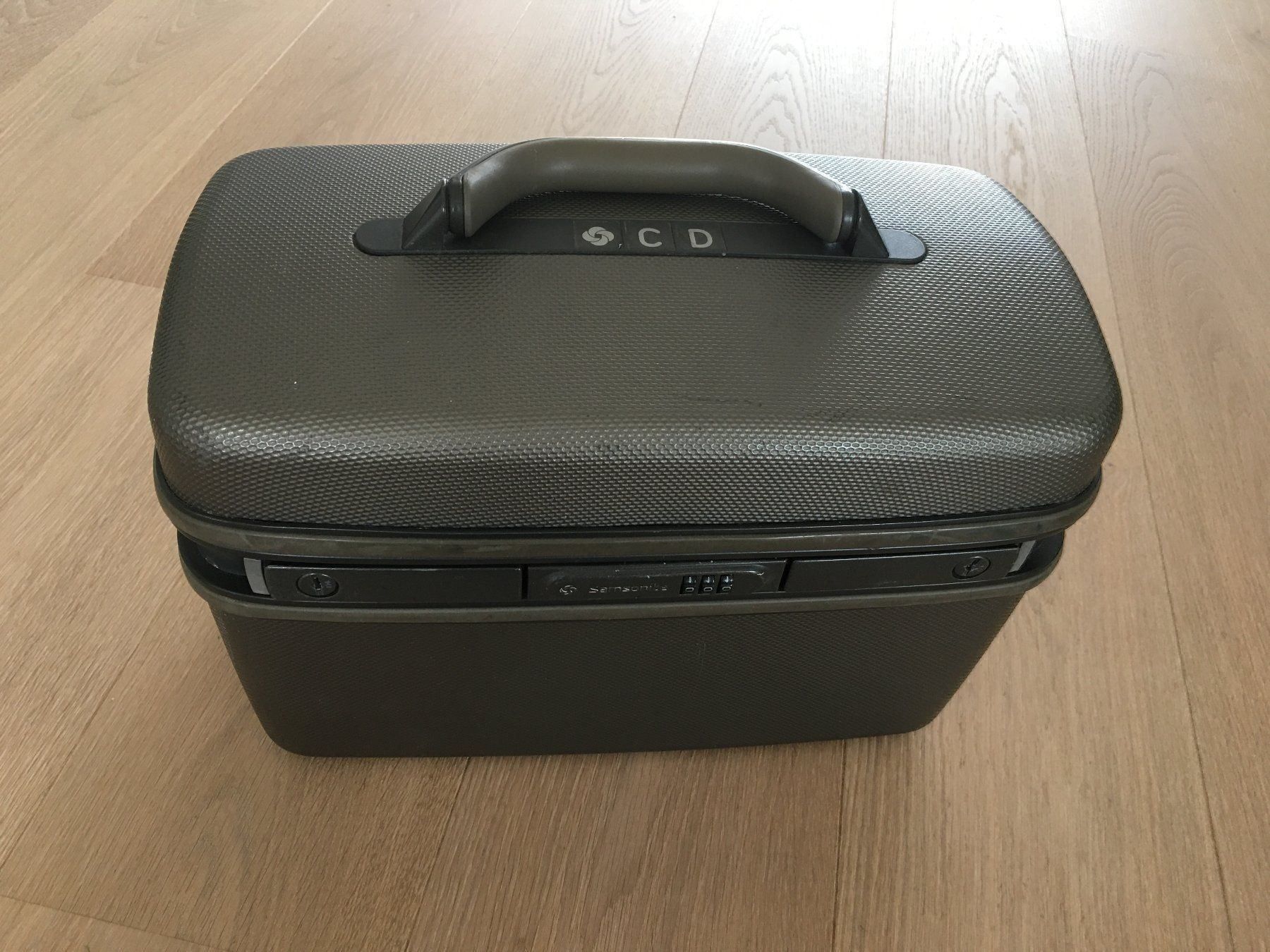 samsonite makeup bag