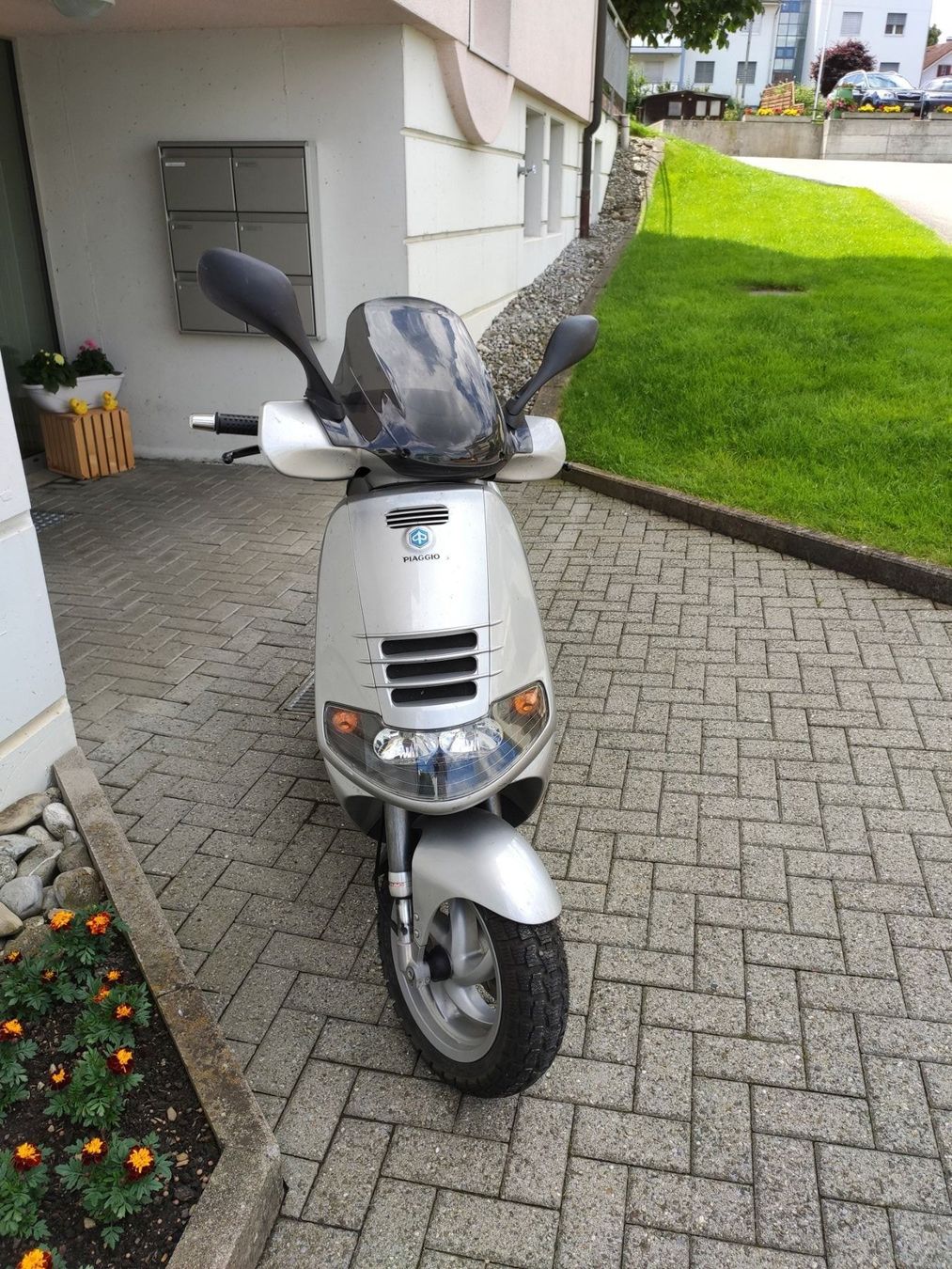 Piaggio SKR 125 Roller ab 1.- kaufen auf Ricardo