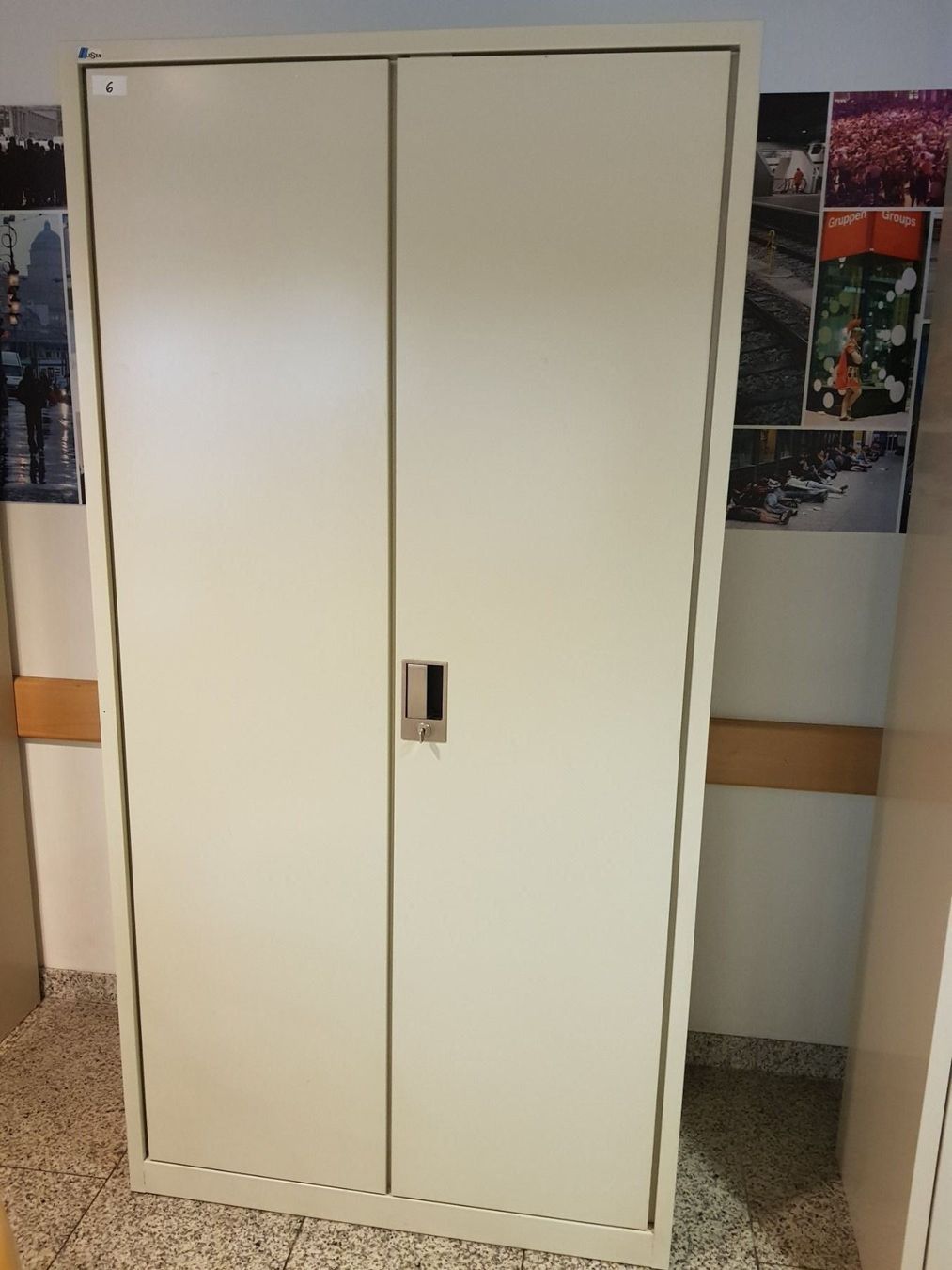 Büroschrank mit 2 Türen kaufen auf Ricardo