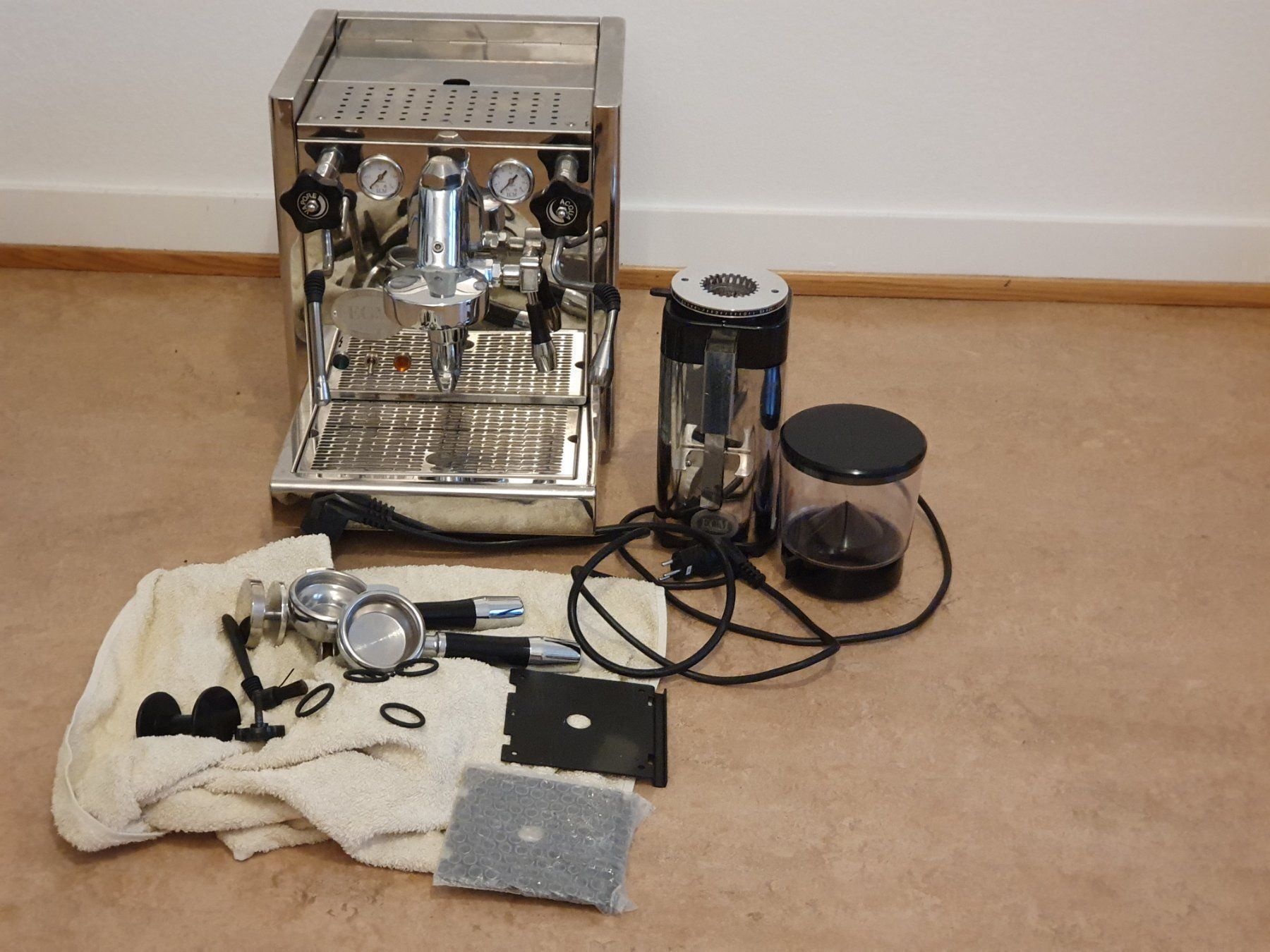 ECM Espresso Kaffee Maschine mit Mühle kaufen auf Ricardo