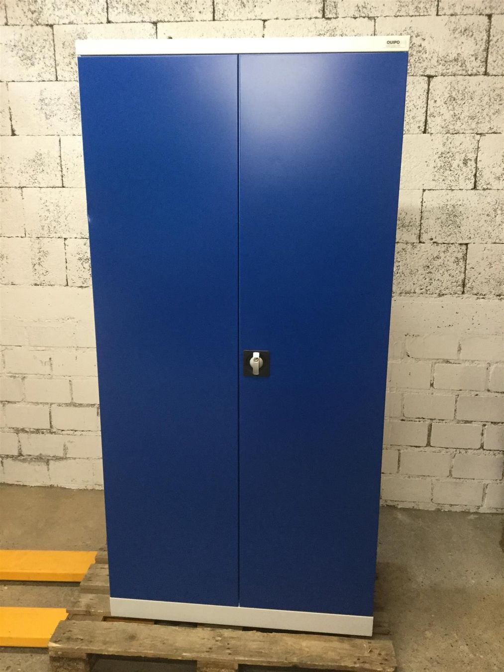 Metallschrank mit ausziehbaren Tablaren | Kaufen auf Ricardo