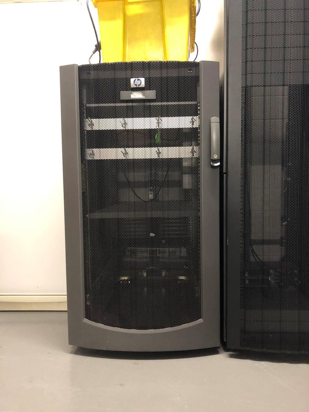 HP Server Schrank Rack kaufen auf Ricardo