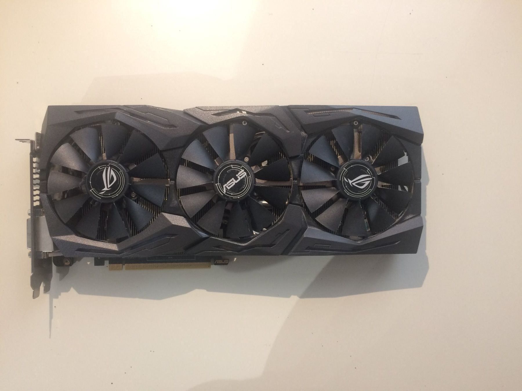 Asus rog strix 1060 6gb подсветка не горит