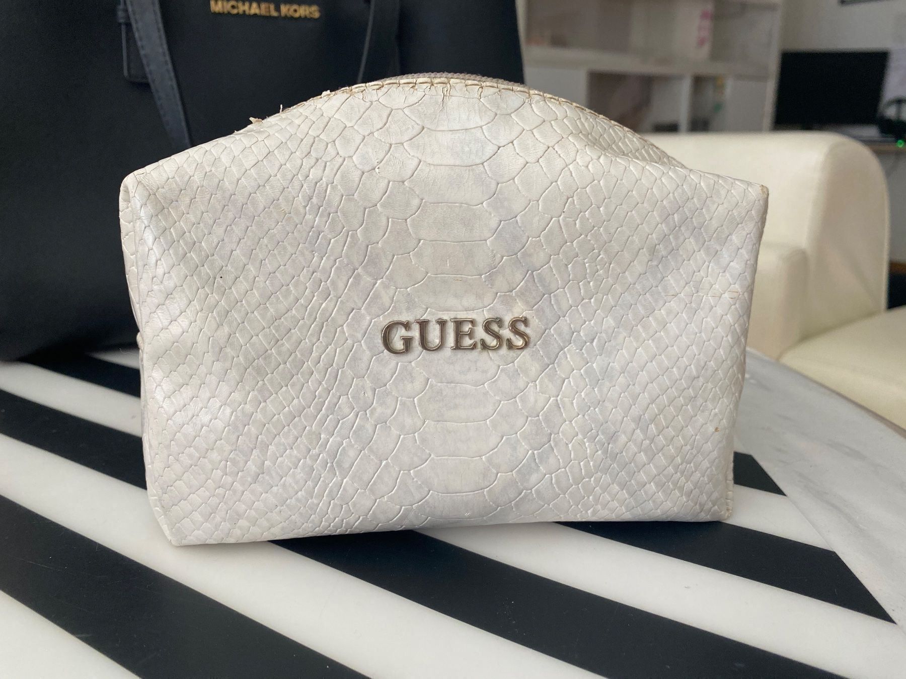 guess cosmetic bags