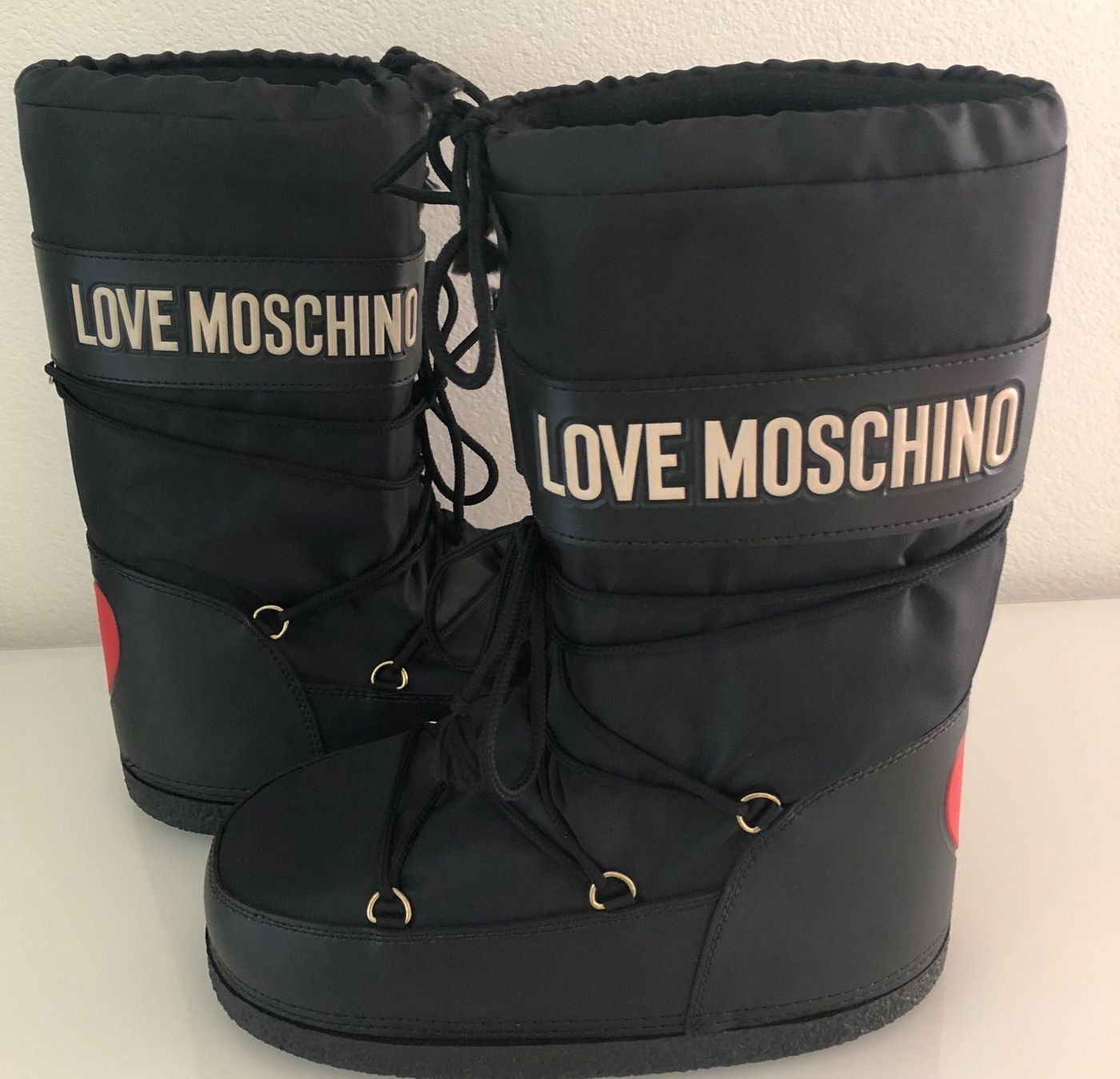love moschino moon boots
