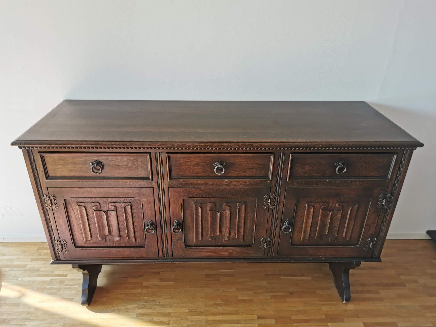 Tudor Möbel kaufen auf Ricardo