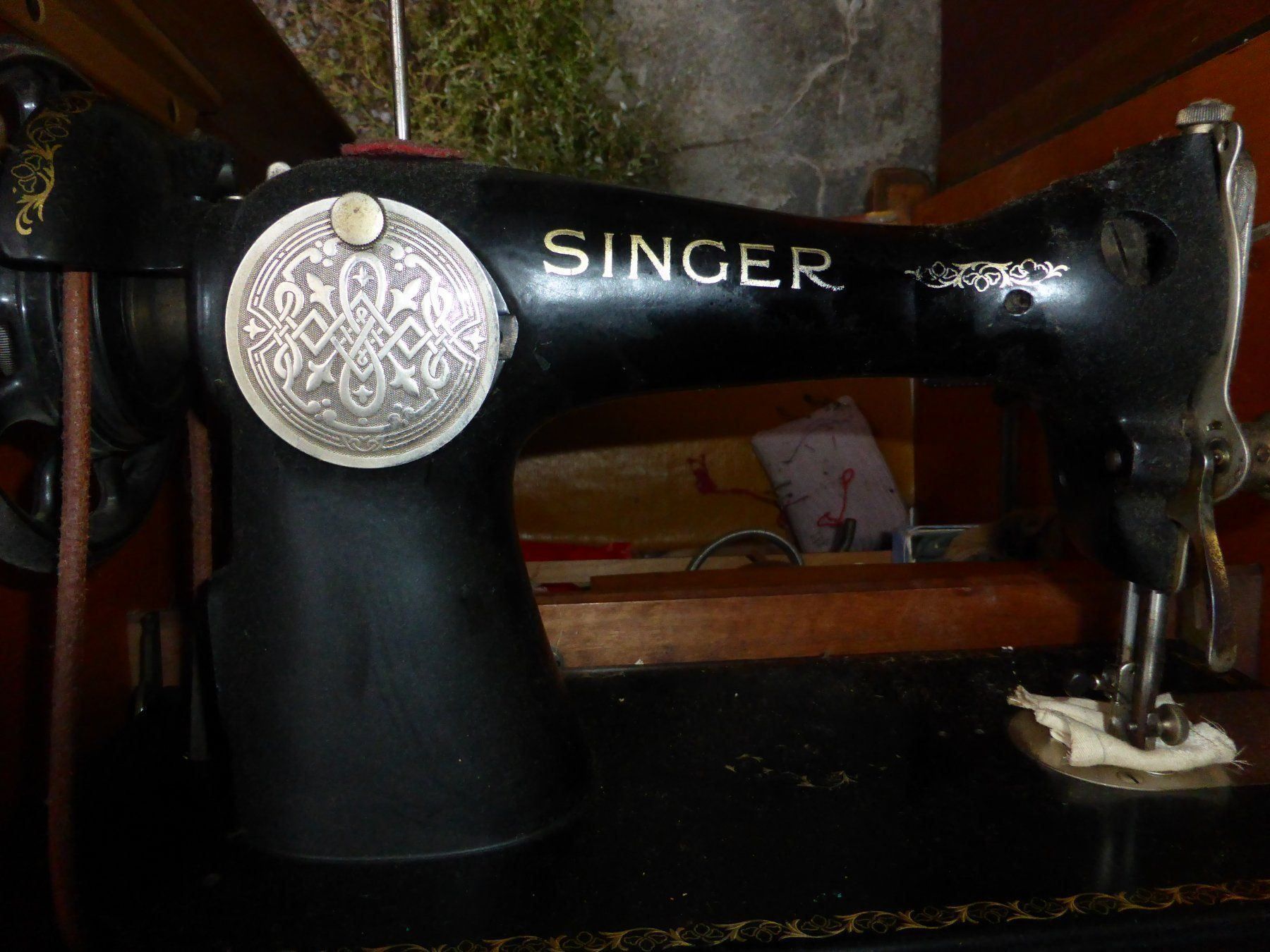 Antike Singer-Nähmaschine in Möbel | Acheter sur Ricardo