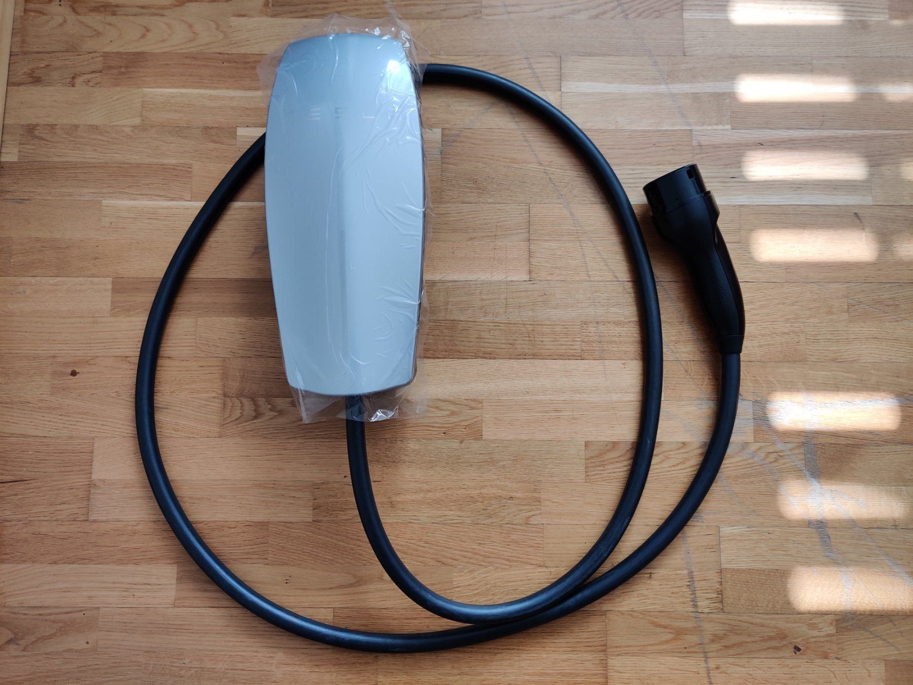 Тесла wall connector