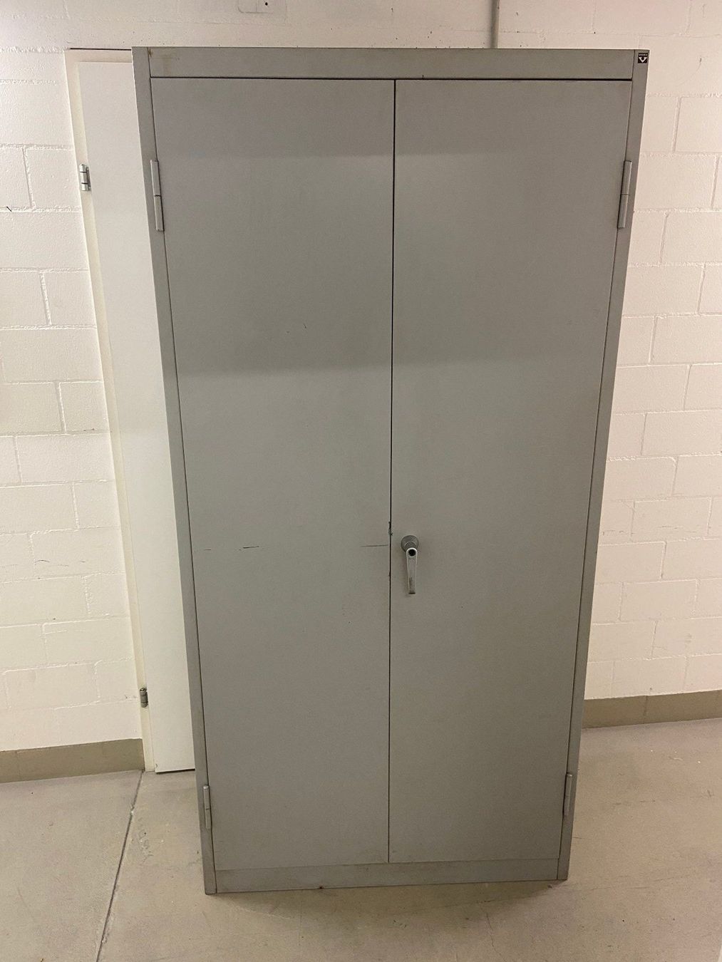 Blechschrank 2-türig von VOKO | Kaufen auf Ricardo