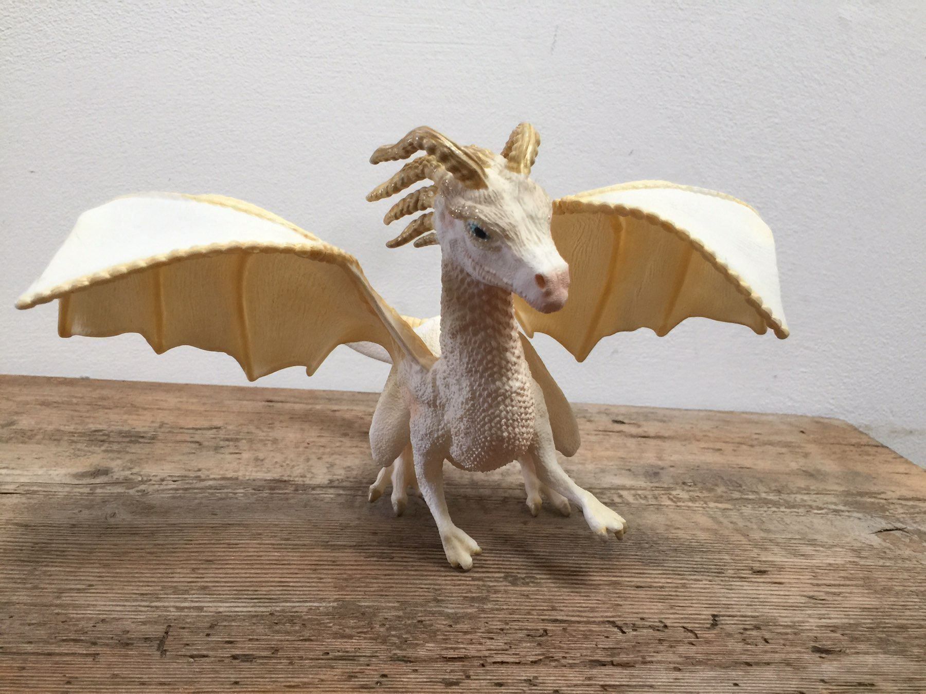 schleich weißer drache