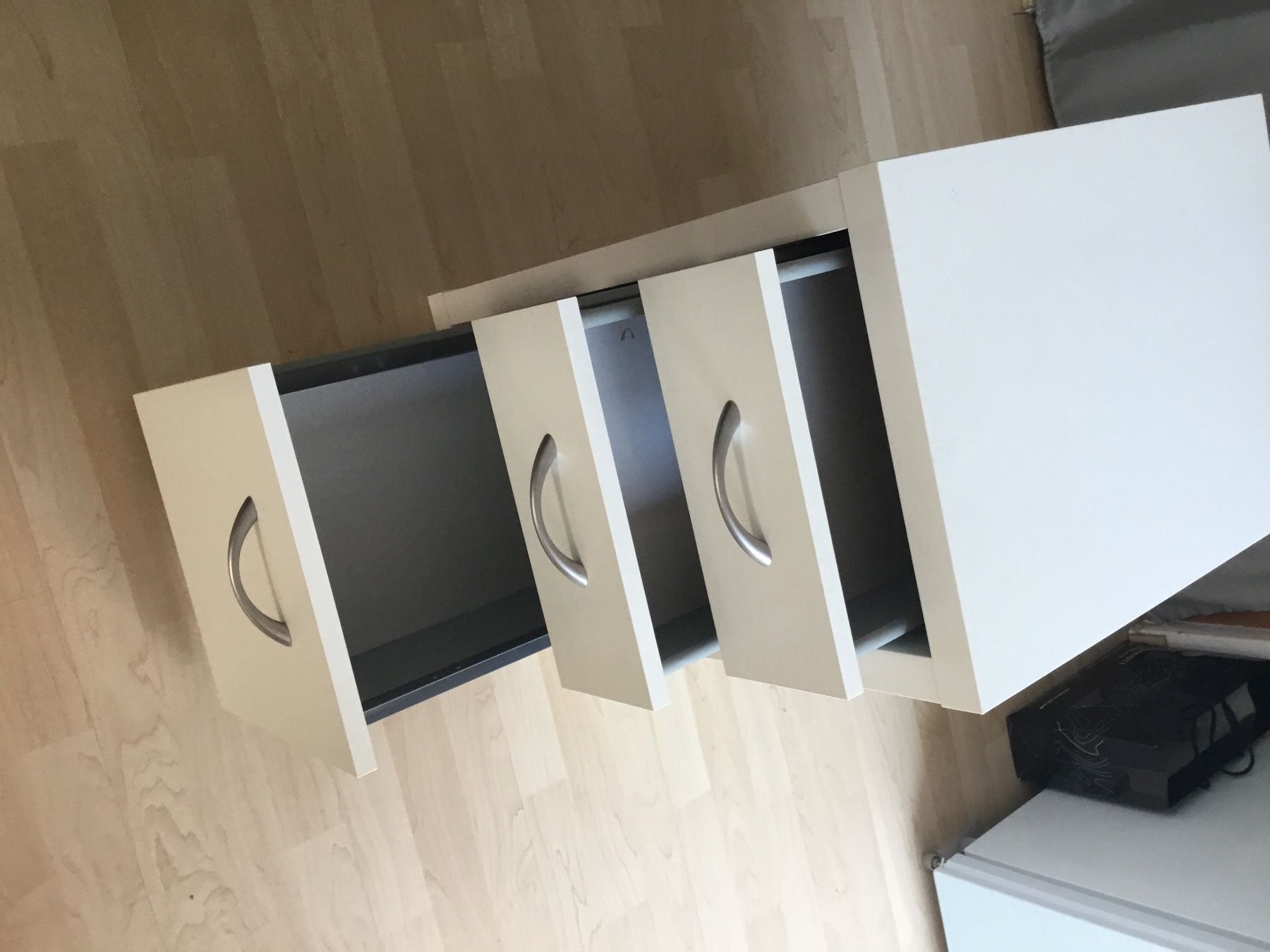 Günstig zu verkaufen weisse Büro Korpus | Kaufen auf Ricardo