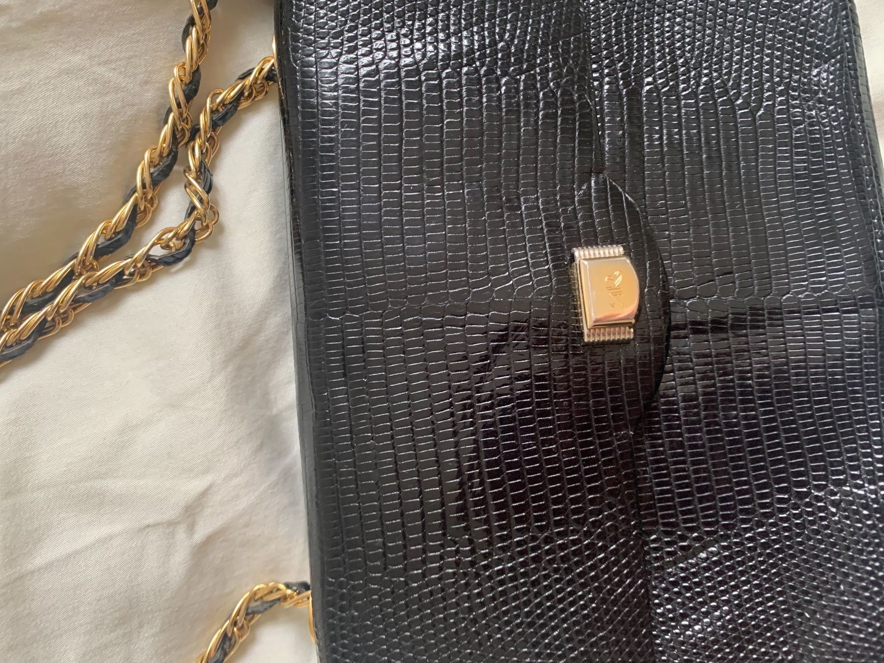 Schwarze Ledertasche Mir Goldkette Kaufen Auf Ricardo