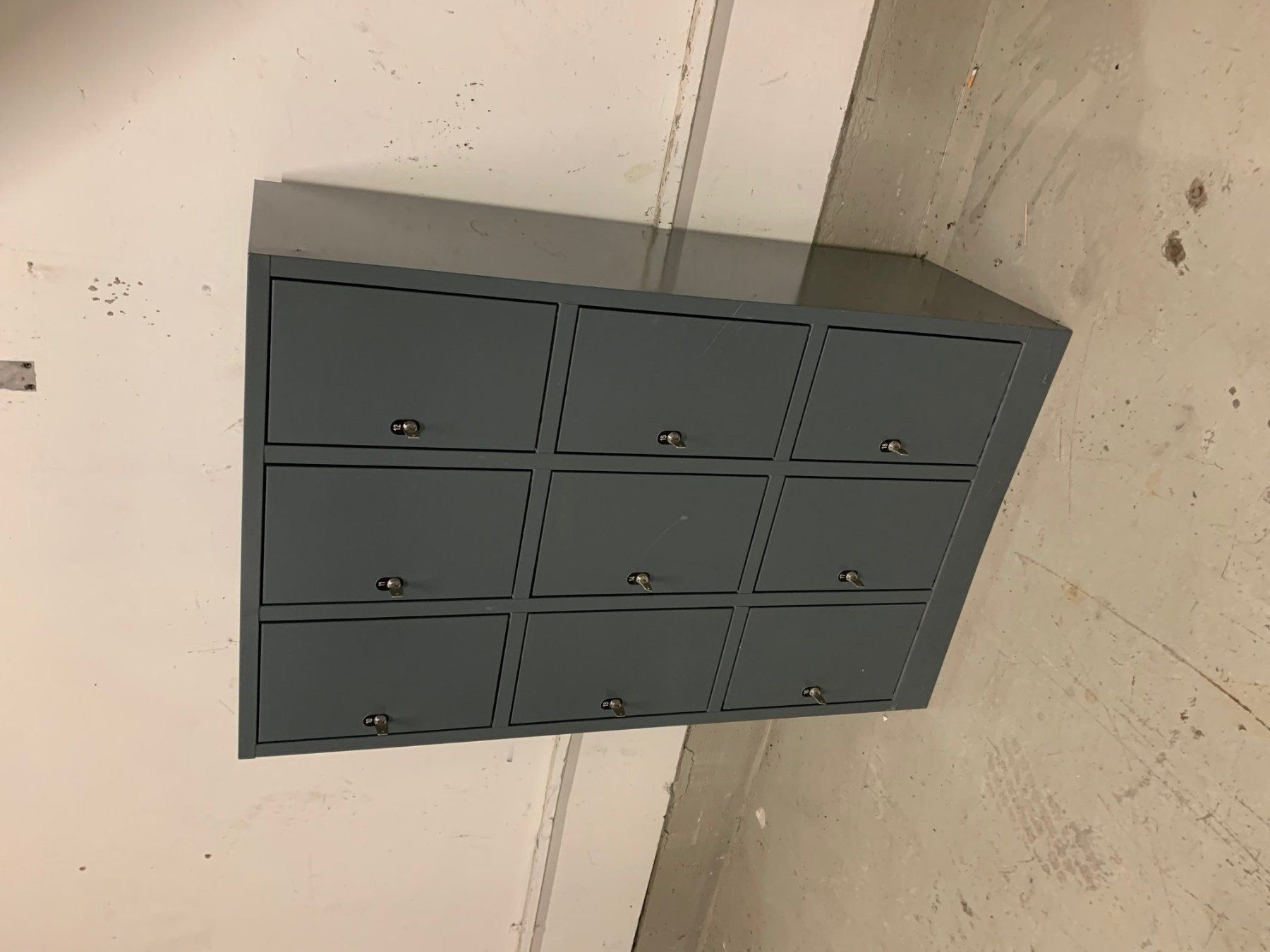 Metallschrank mit Schlüssel (9 Fächer) | Kaufen auf Ricardo