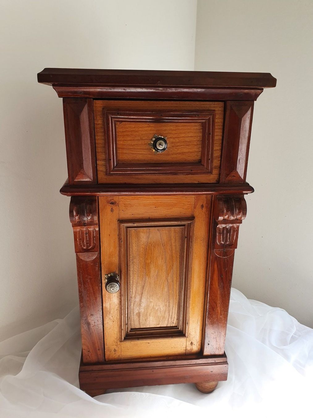 Sehr schönes antikes Möbel ab Fr. 1.-- | Kaufen auf Ricardo