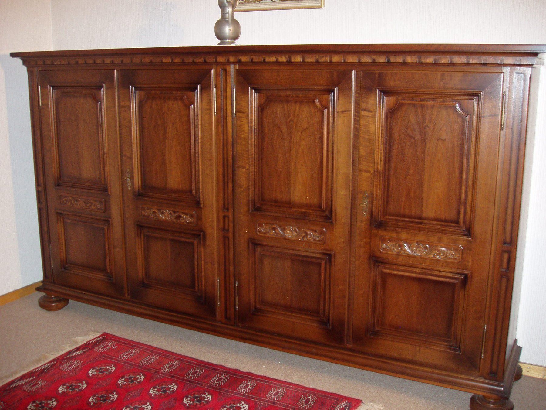 Geschirrschrank 4-türig NEU Nussbaumholz | Kaufen auf Ricardo