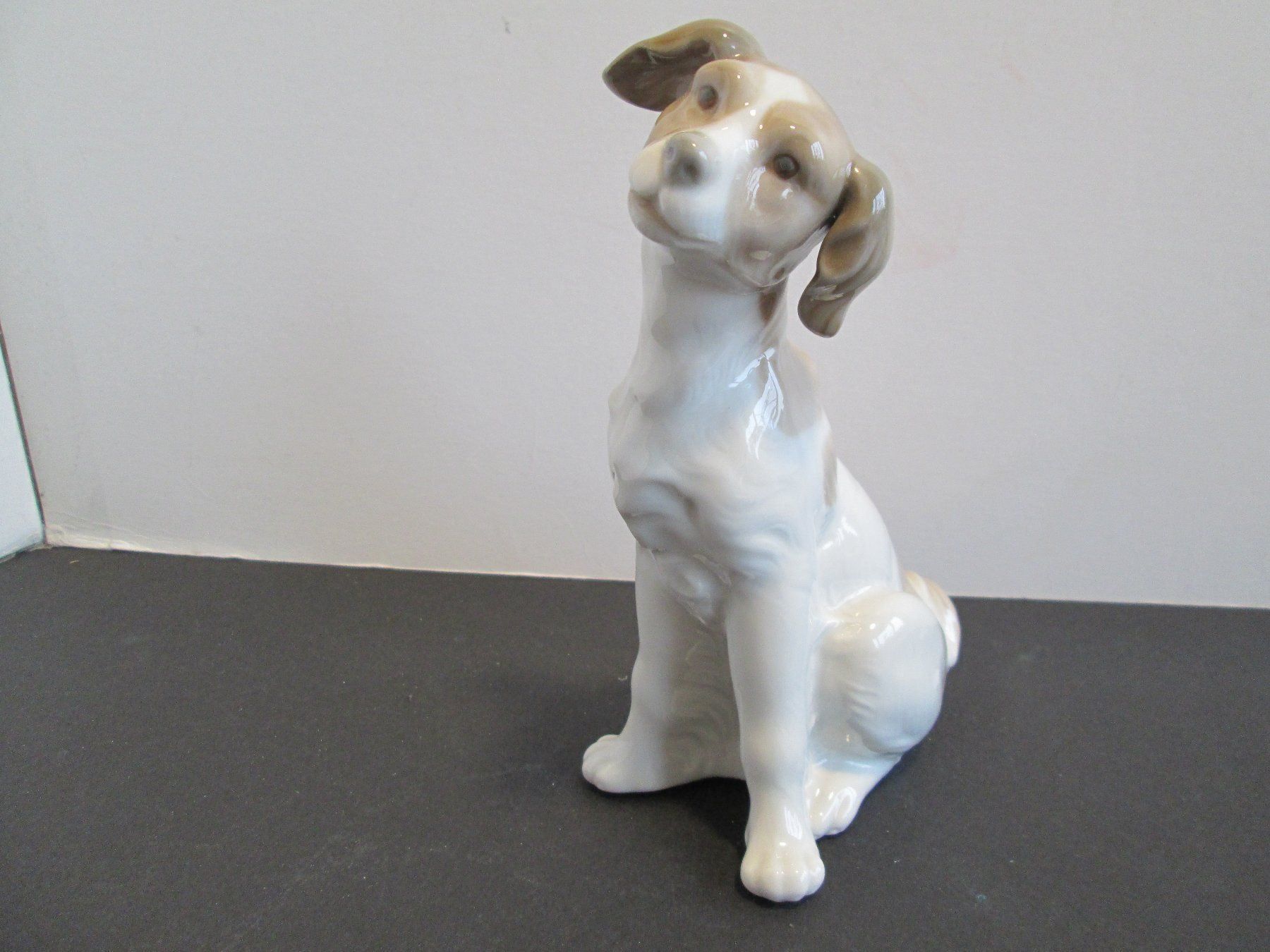 Porzellan Hund, 17cm hoch, sehr schön Kaufen auf Ricardo