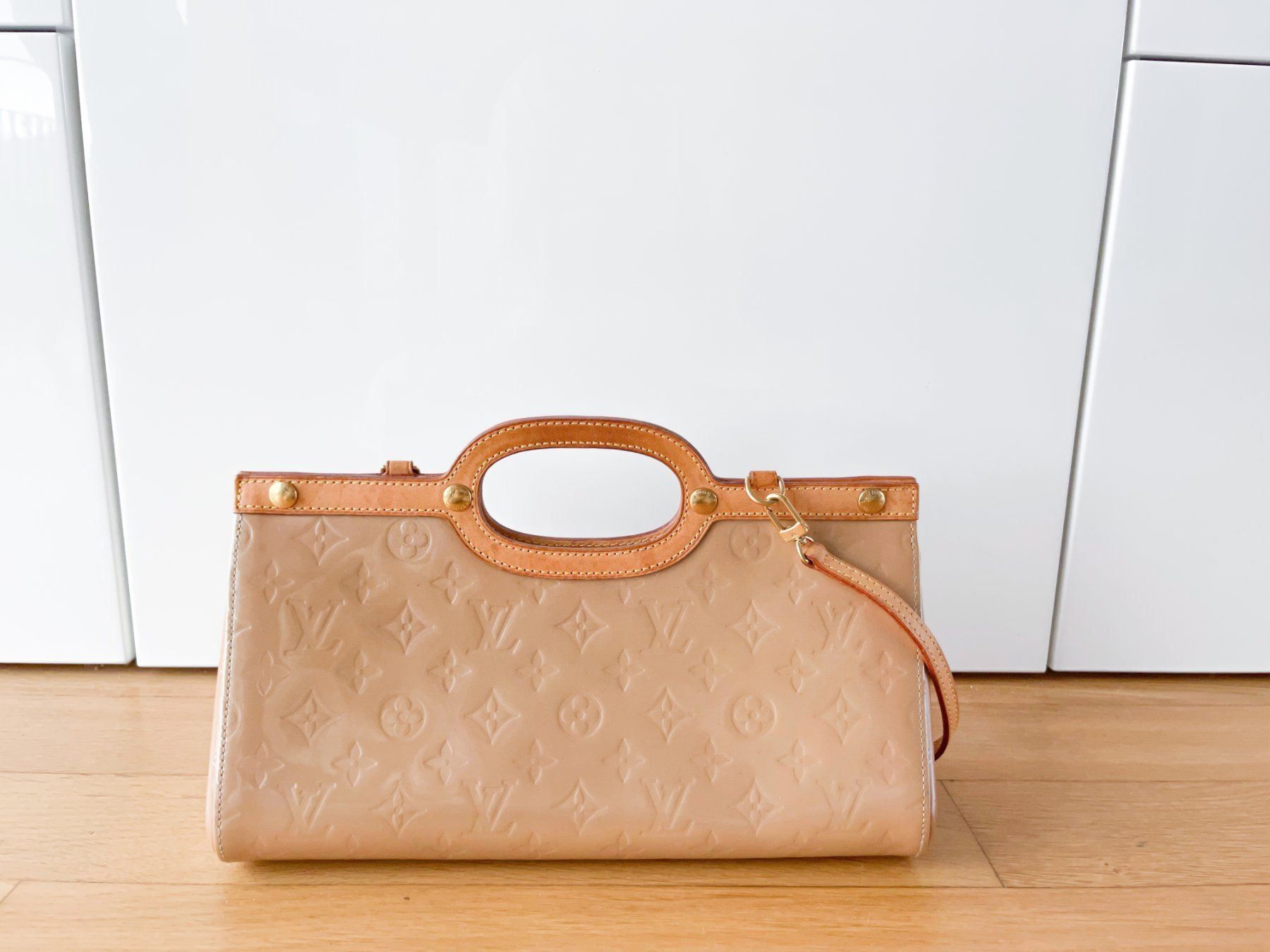 louis vuitton black and beige bag