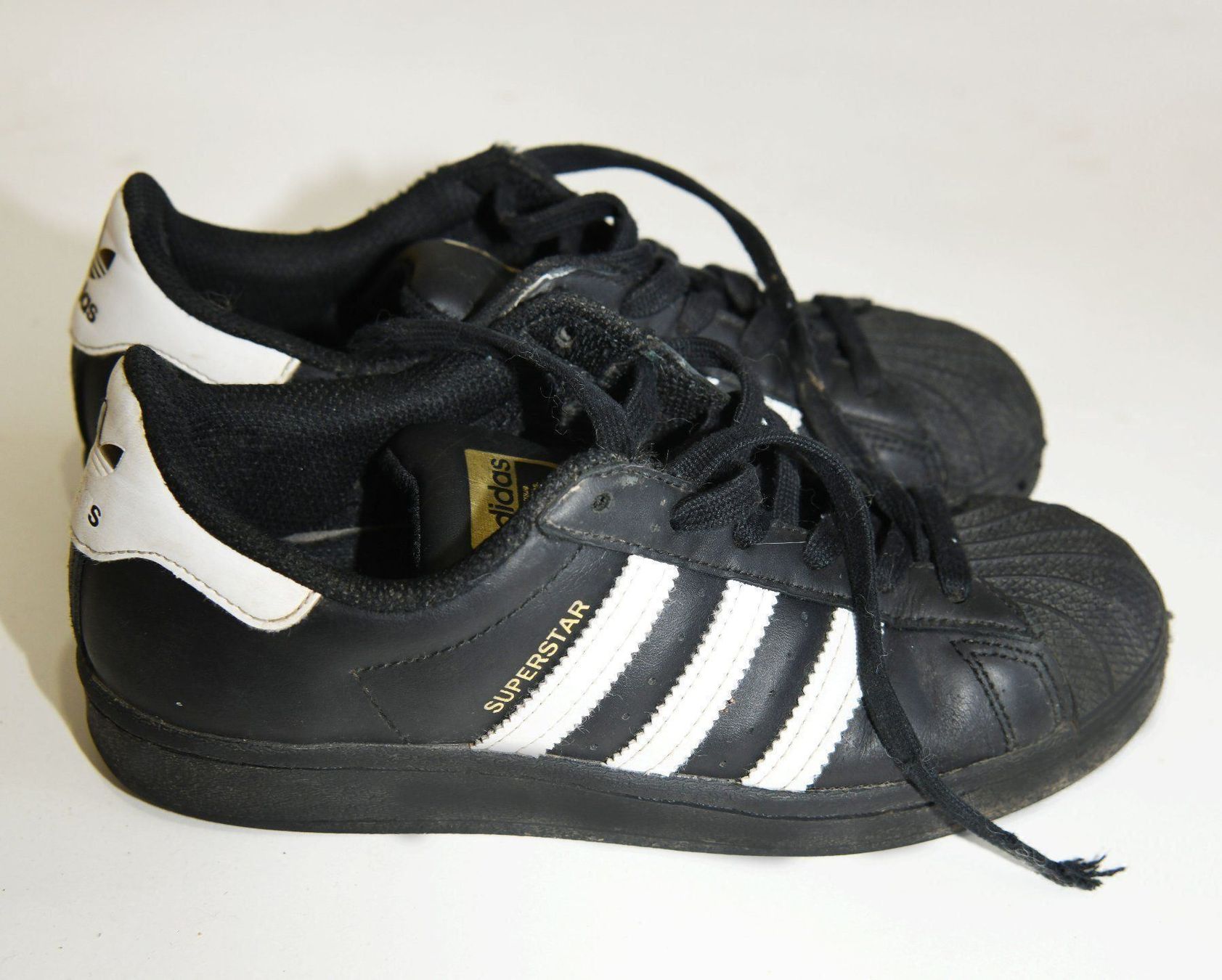 Adidas Superstar Schwarz Kinder Gr 36 Kaufen Auf Ricardo