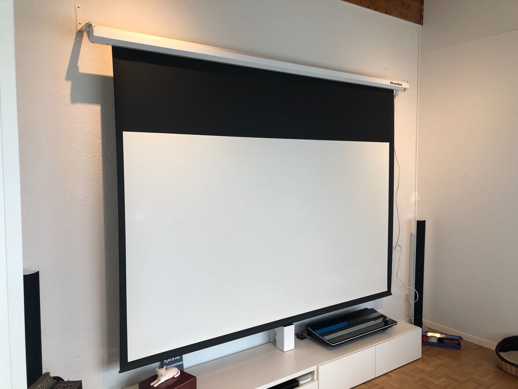 Leinwand Beamer Diagonale 280cm | Kaufen auf Ricardo