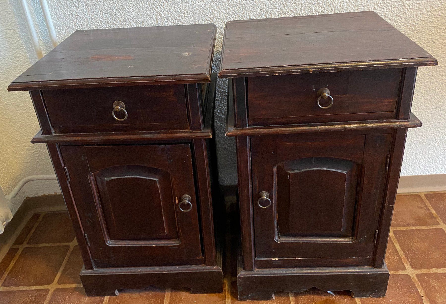 Zwei Holzmöbel im antiken Stil | Kaufen auf Ricardo