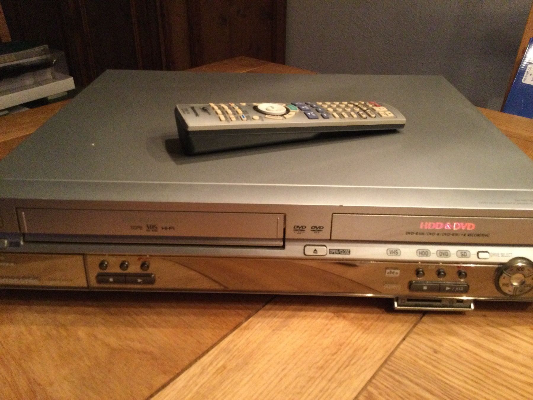 DVDVHSRecorder mit 200GBHDD Panasonic Kaufen auf Ricardo