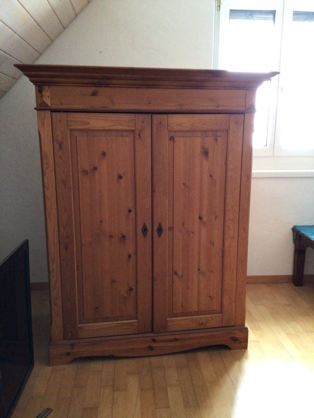 Schrank mit versenkbaren Türen | Kaufen auf Ricardo