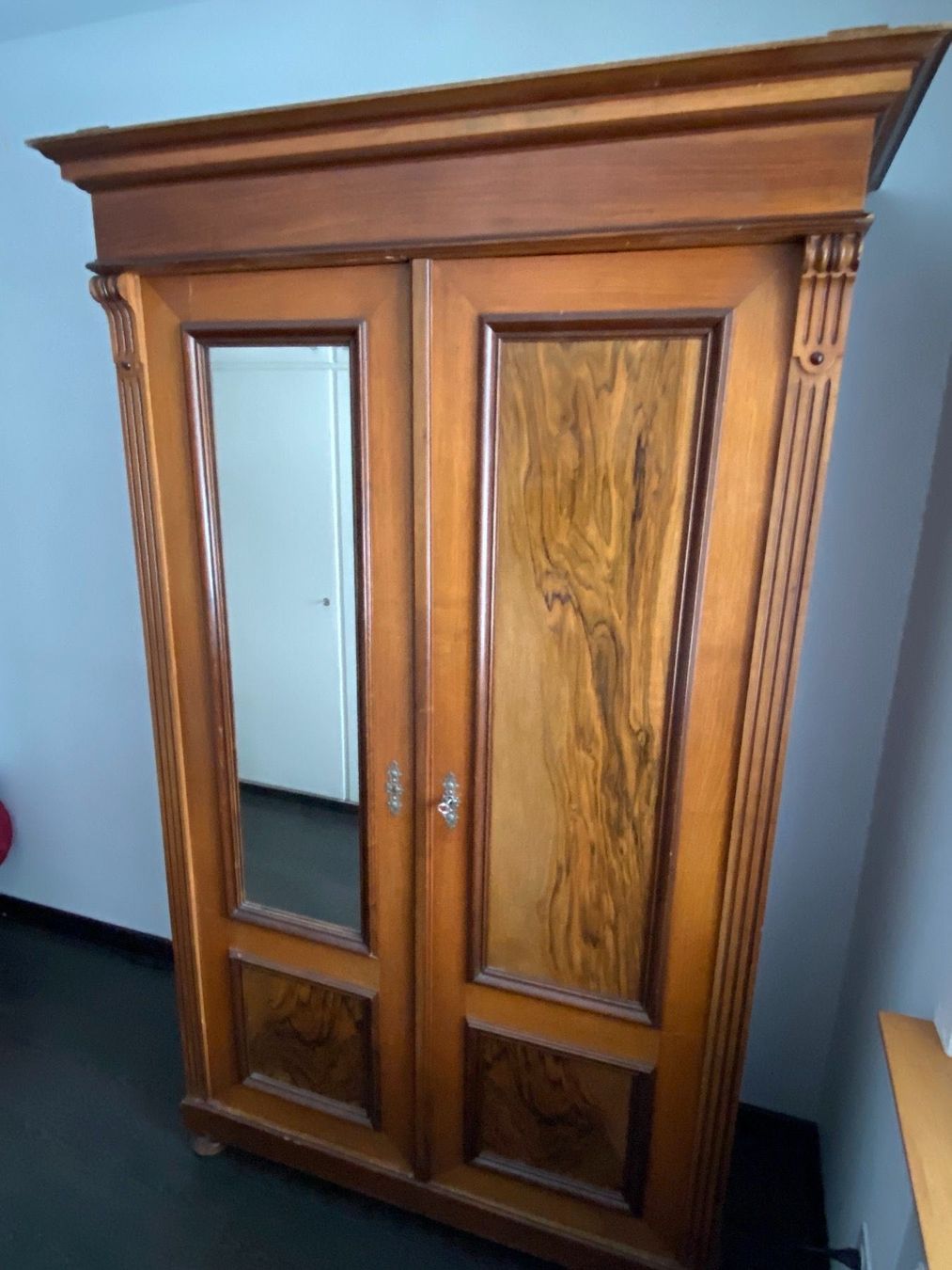 Antiker Schrank mit Spiegel | Acheter sur Ricardo