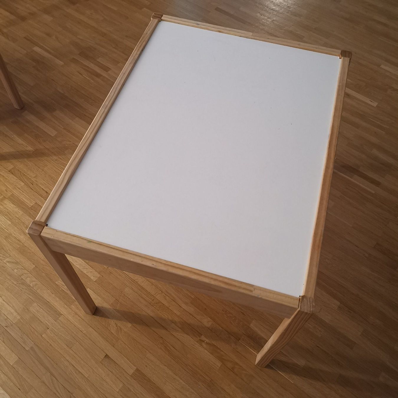 Ikea Kindertisch und 2 Stühle | Kaufen auf Ricardo