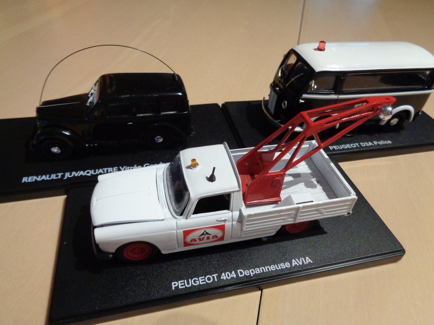 UTR8 UTILITAIRES RENAULT 1/43 Galion dépanneuse préfecture de police – Jumajo