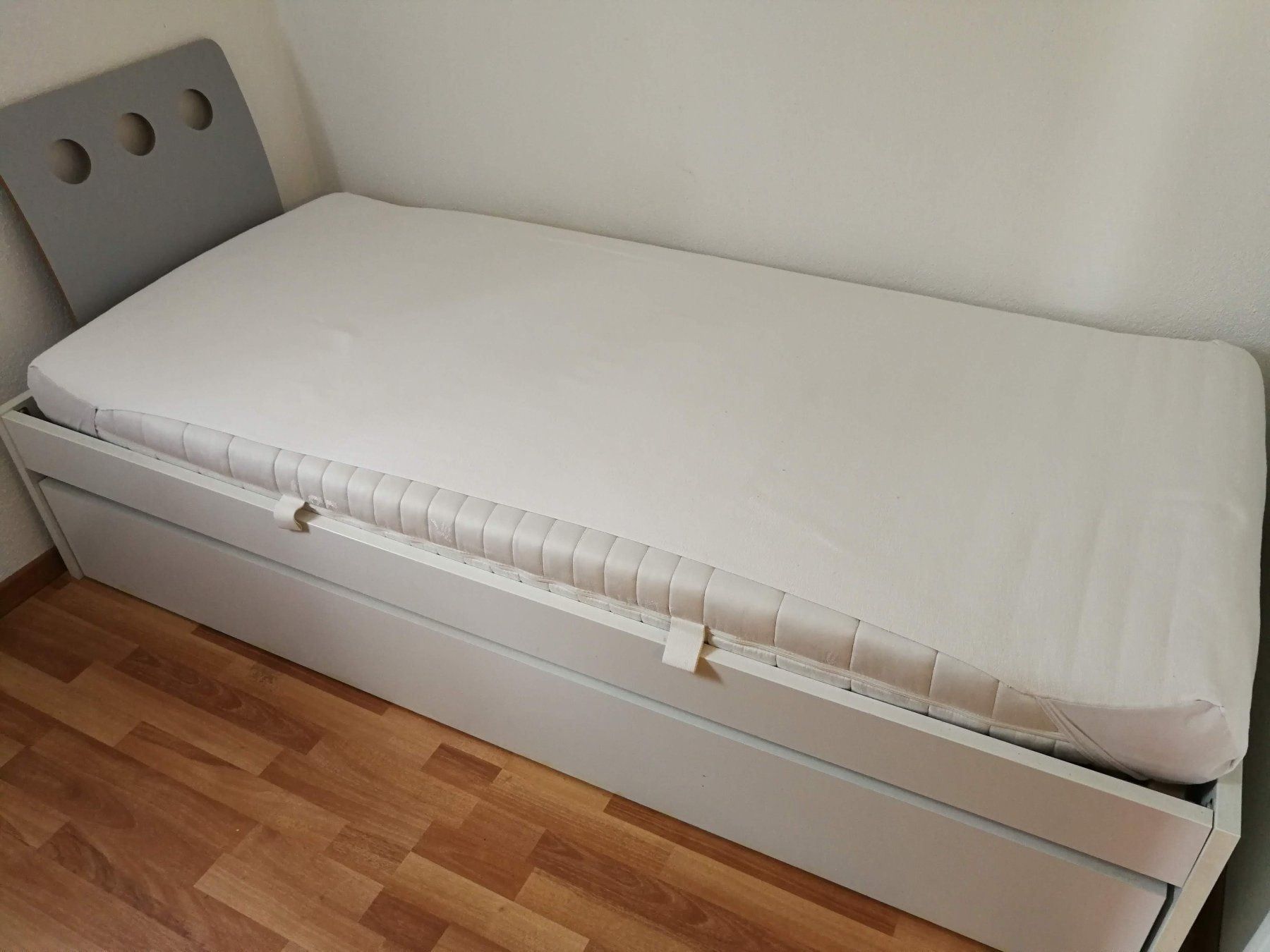 Bett mit zweitem Ausziehbett | Kaufen auf Ricardo