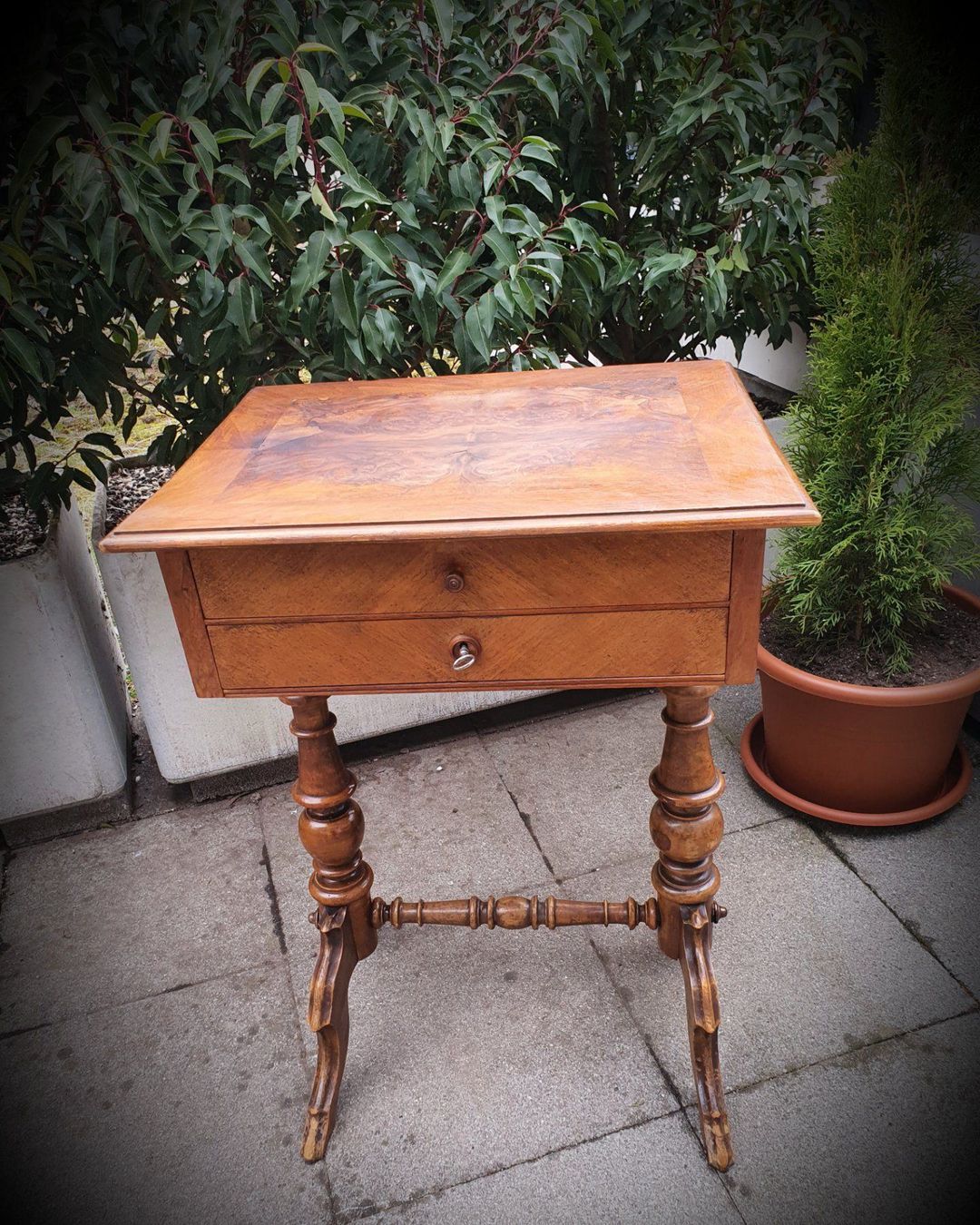 Schönes antikes Möbel ab Fr. 1.00 | Kaufen auf Ricardo