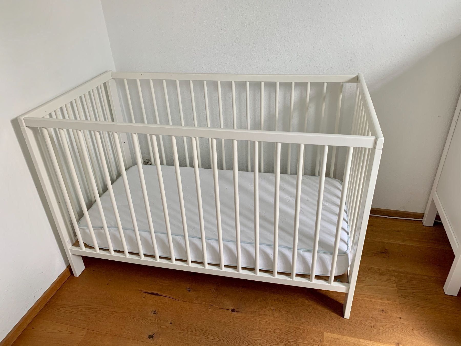 IKEA Babybett mit Matratze | Acheter sur Ricardo