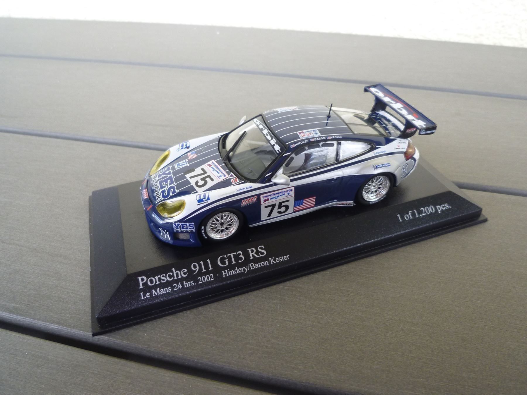 PORSCHE 911 GT3 N°81 Le Mans 2002 SPARK 1/43 sans boite