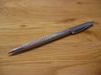 Kugelschreiber aus Metall mit blauer Mine