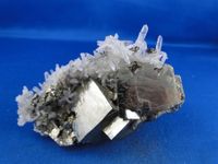 Bergkristall mit Sphalerit und Pyrit