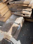 Massive Holzbretter alt aus Schopfrückbau
