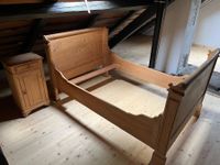 Antikes Bett Bauernmöbel & Nachttischli
