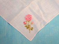 Taschentuch mit gestickter rosa Rose