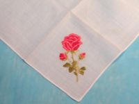 Taschentuch mit gestickter Rose pink