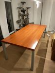 Massiver Tisch / Esstisch aus Holz (2,2m x 1m)