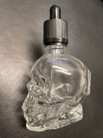 Skull mit Pipette / Pipettenflasche