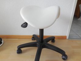 Stuhl Kosmetik / Coiffeur höhenverstellbar neuwertig