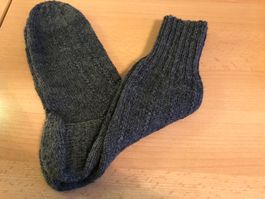 Socken Wolle handgestrickt Gr. 41/42 grau - dezentes Muster